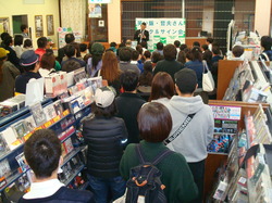　地元・奈良県出身のM-1王者、笑い飯・哲夫さんのトーク＆サイン会を開催しました！
